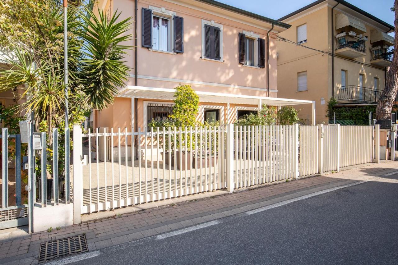 Bilocale Con Giardino A 200Mt Dal Mare - Homeunity Римини Екстериор снимка